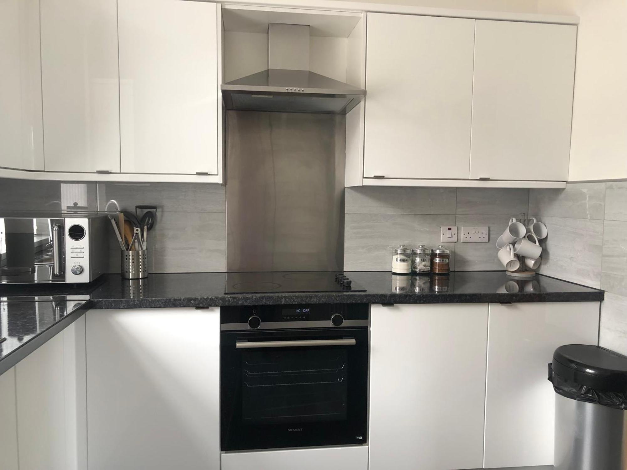 Retreat - Cozy 3 Bedroom House *