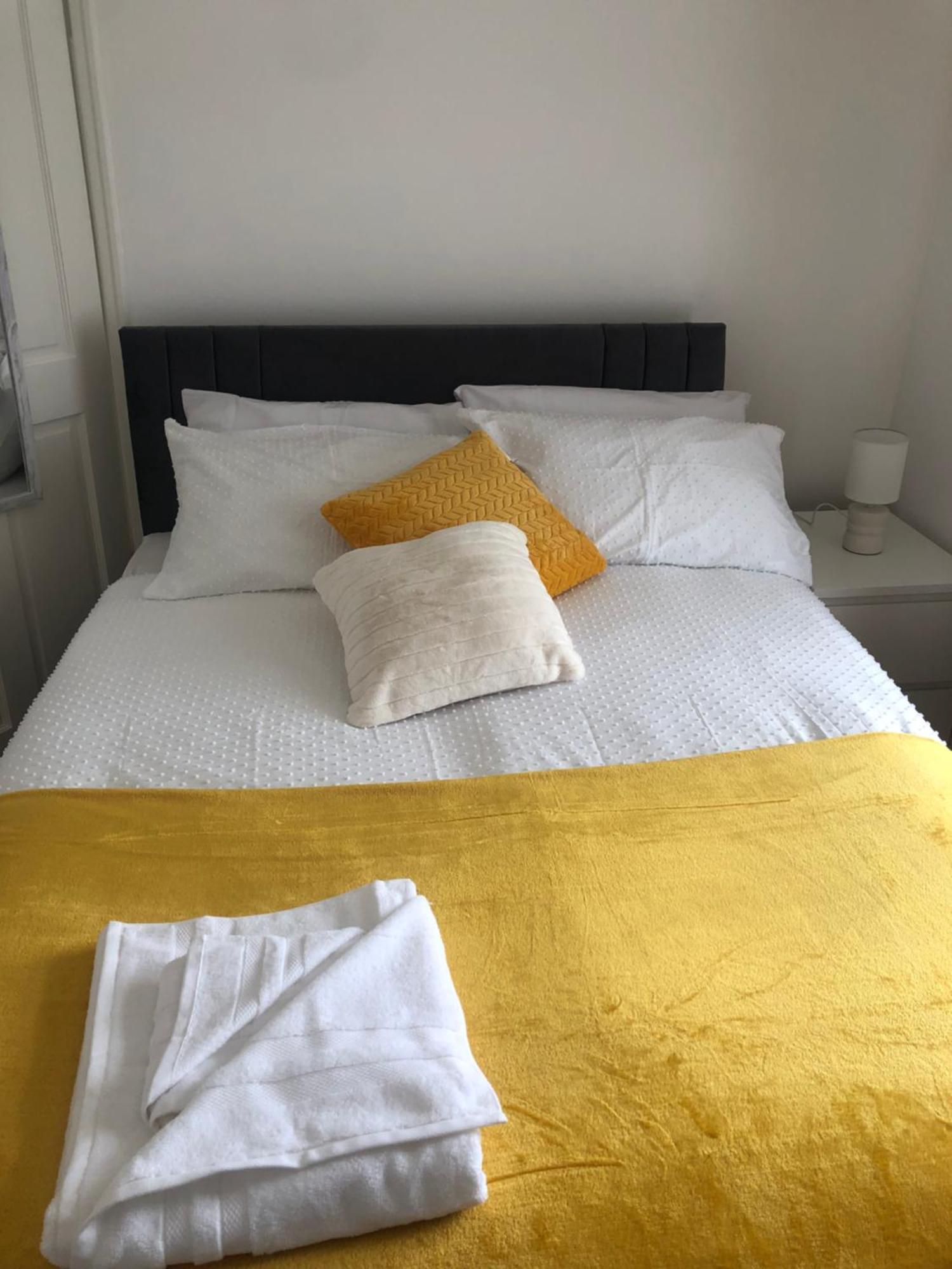 Retreat - Cozy 3 Bedroom House Holiday home Sheffield