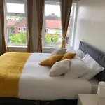 Sheffield Retreat - Cozy 3 Bedroom House